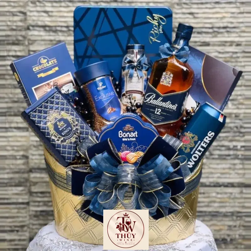 Giỏ Quà Tết Rượu Ballantines 12