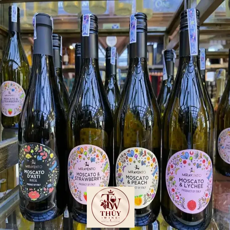 Giá vang y moscato strawberry miravento thuong hang
