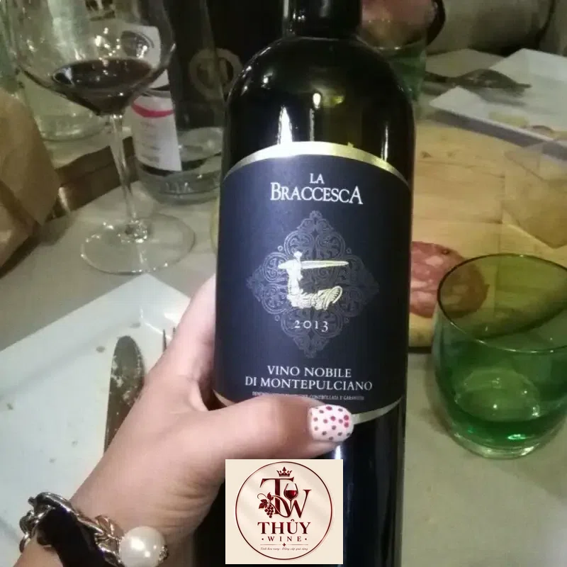 Mua vang y la braccesca vino nobile di montepulciano giá rẻ tại Sài Gòn