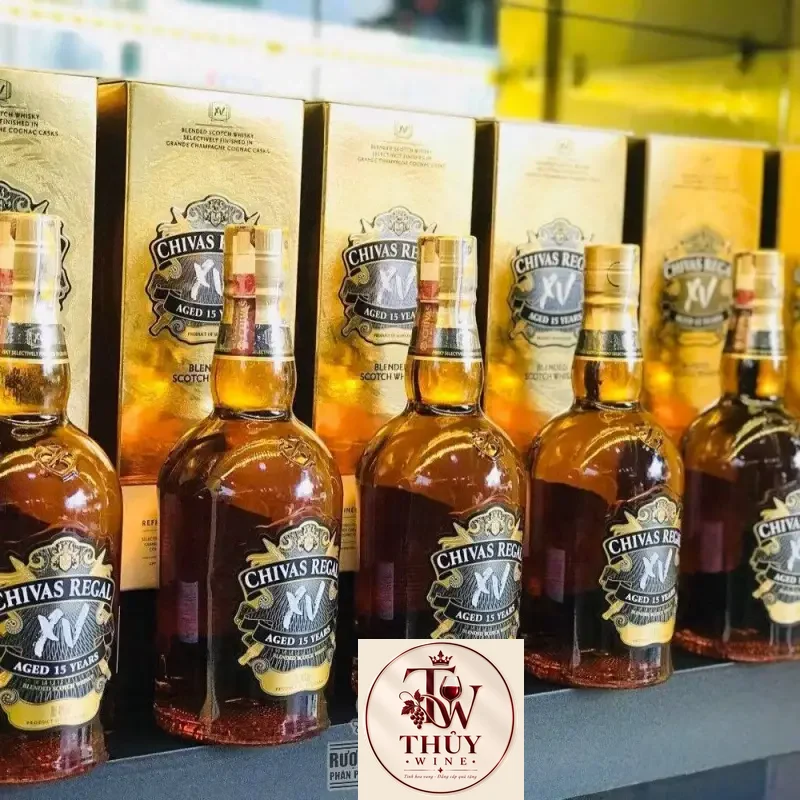 Giá ruou chivas l blended scotch whisky