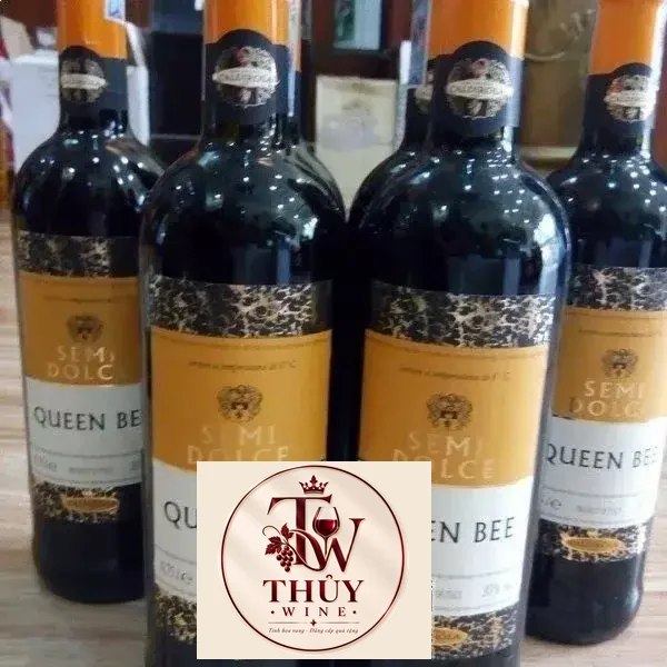 Vang ngọt ý Semi Dolce Queen Bee