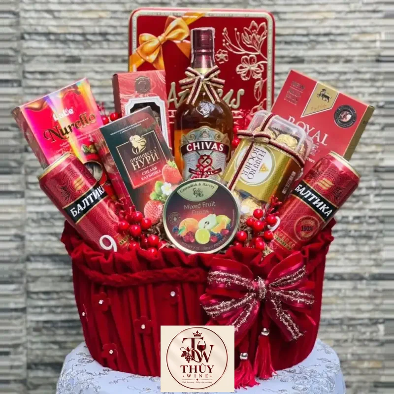 Mua Giỏ Quà Tết Rượu Chivas Regal làm quà biếu sang trọng
