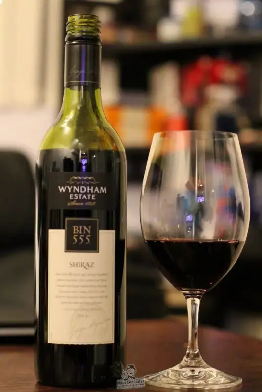 Rượu vang Wyndham Estate Bin 555 Shiraz
